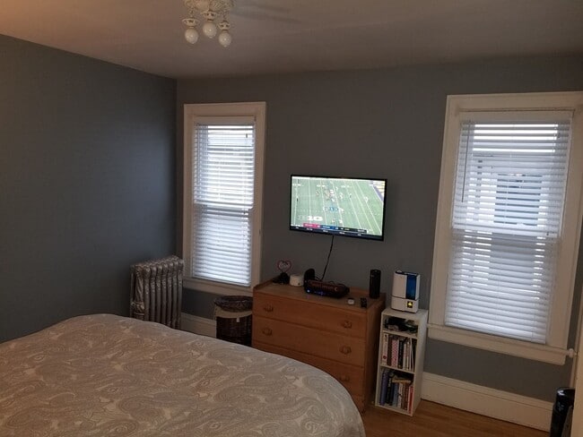 Building Photo - 3272 N Hackett Ave