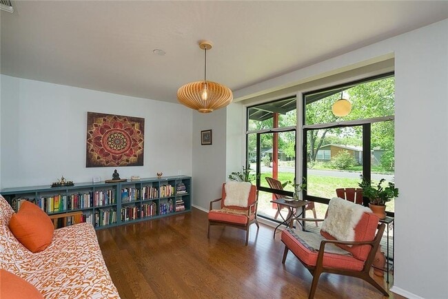 Building Photo - 1502 Corona Dr