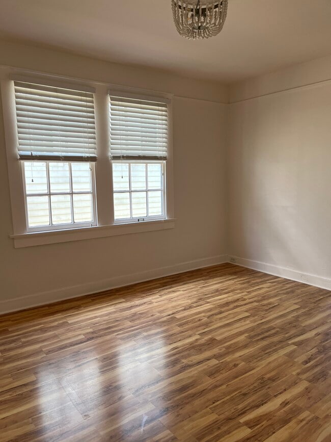 Building Photo - 504 Adams St