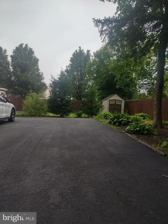 Building Photo - 215 Vernon St