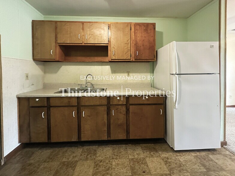 Building Photo - 1727 Lindsey Rd