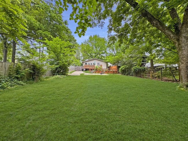 Building Photo - Large 4 bedroom, 3 bath home recently updated near Chickasaw Gardens