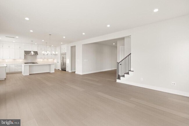 Building Photo - 857 N Manchester St