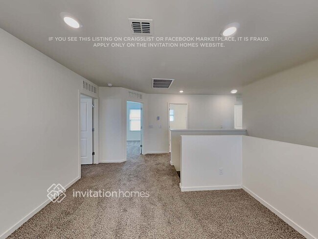 Building Photo - 14386 W Valentine St