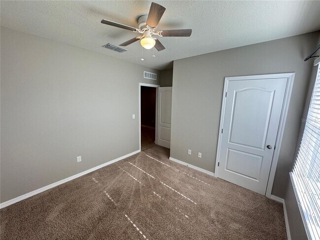 Building Photo - 404 Tanglewood Dr