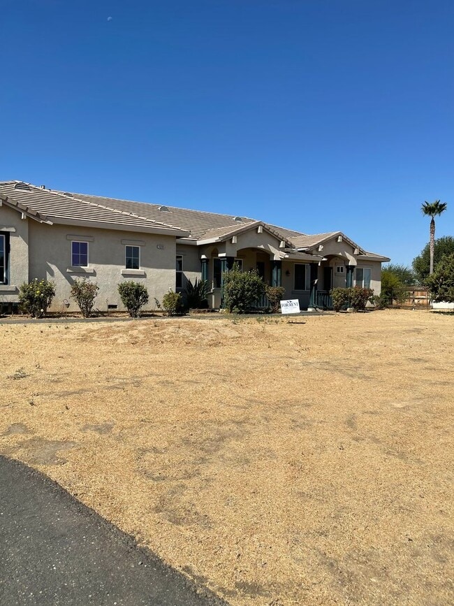 Building Photo - 5-Bedroom, 3-Bathroom Home for Rent on 1-A...