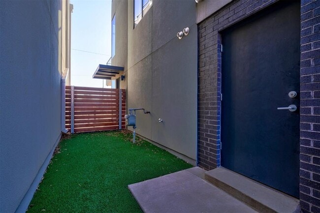 Building Photo - 841 NW 6th St