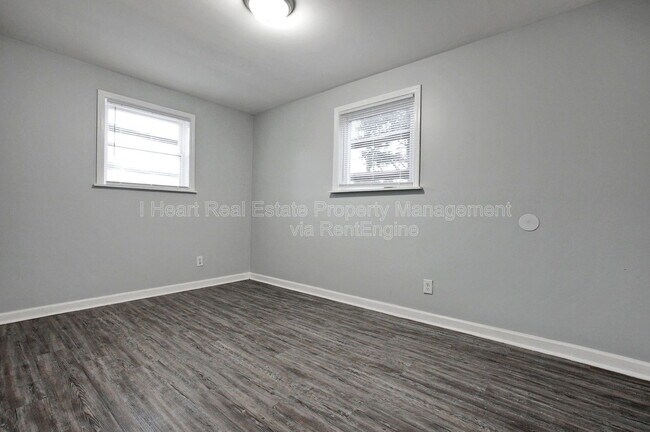 Building Photo - 268 Powell Cir