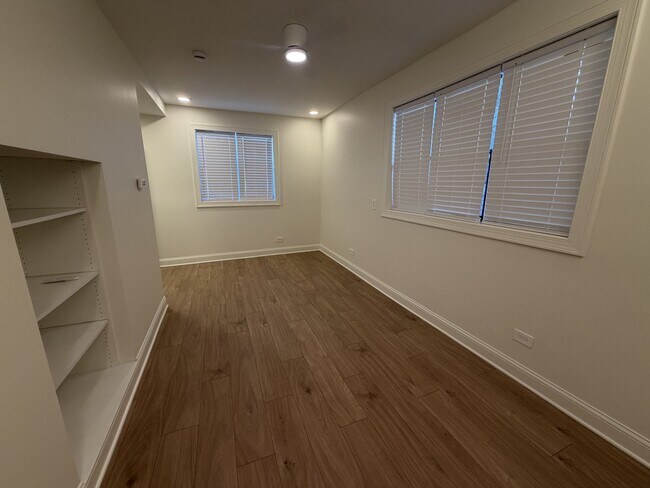 Building Photo - 5016 N Lawndale Ave