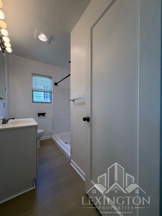 Building Photo - Beautifully Updated, Single-story, 3BD/1.5BA, Home near Tahoe Park!