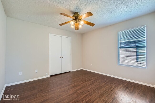 Building Photo - 1395 Stewart Dr