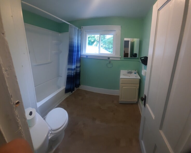 Bathroom - 538 E Main St