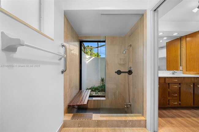 Building Photo - 1175 NE 102nd St