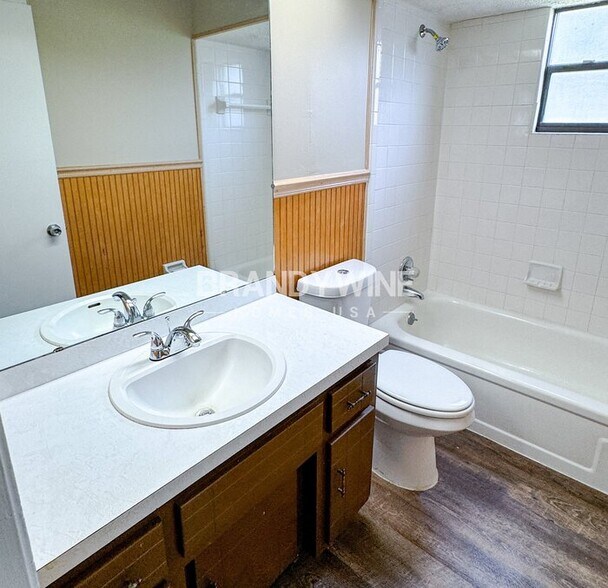 Building Photo - 10498 Arrowhead Dr