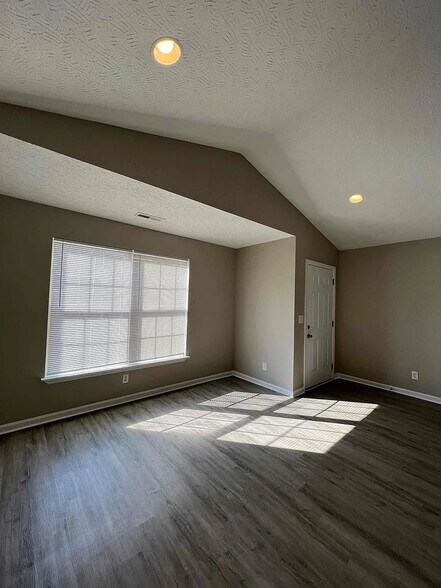 Building Photo - 2117 W Burnett Ave