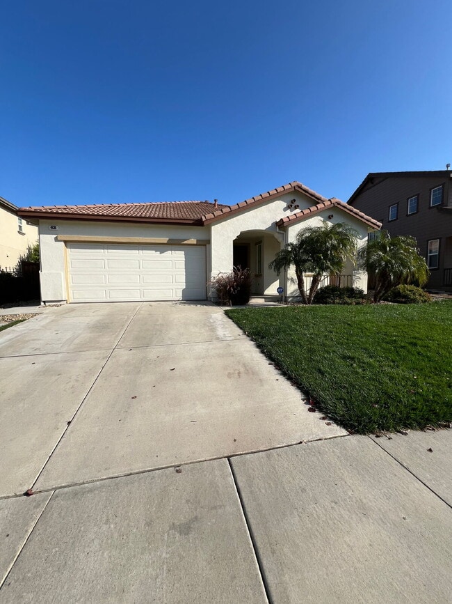 Building Photo - Tracy: $2839 3 bedroom 2 bath single story...