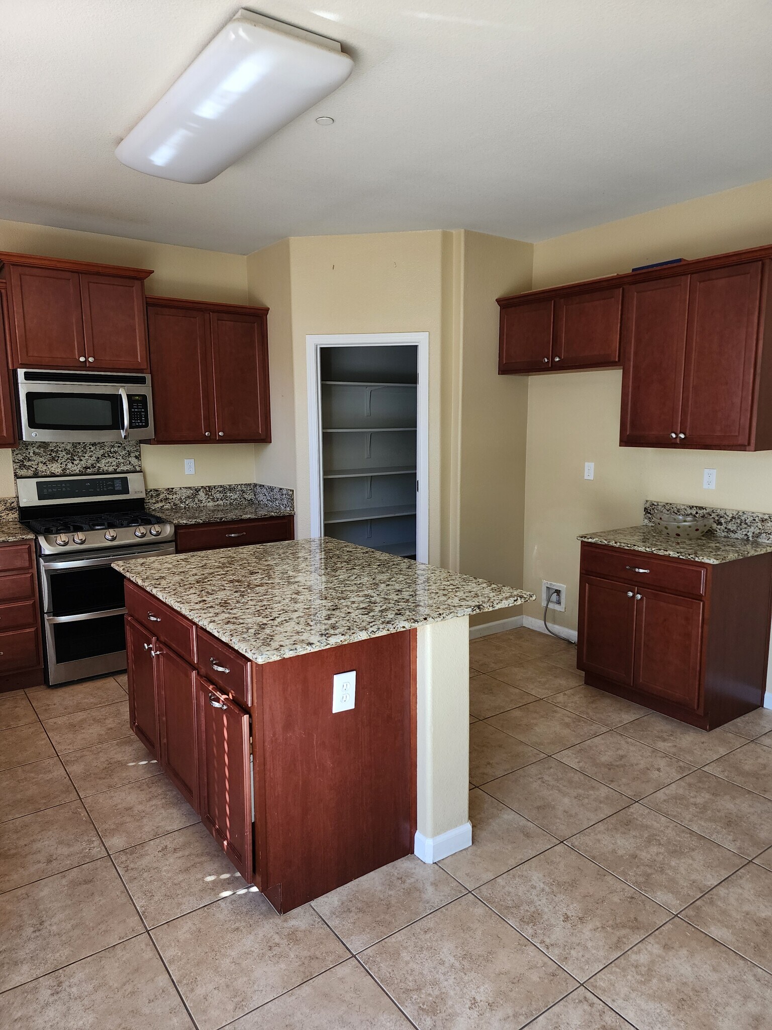 Kitchen -b - 207 Hibiscus Way