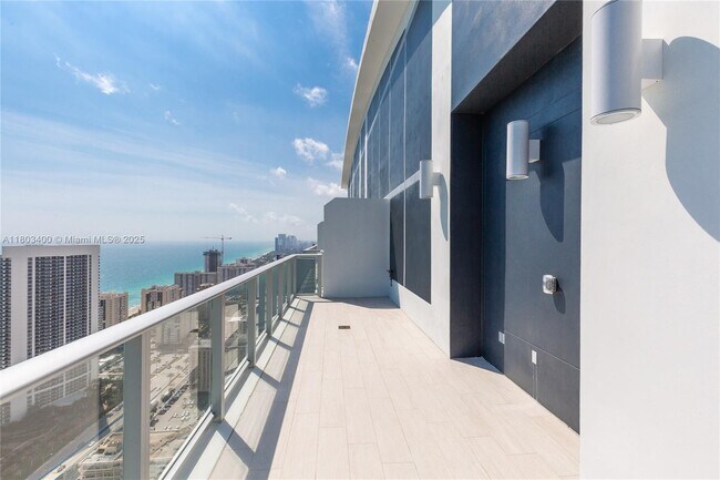 Building Photo - 4010 S Ocean Dr