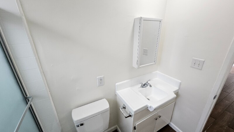 Building Photo - 866 W 126th St