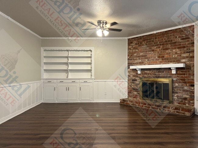 Building Photo - Spacious Home With Classic Charm