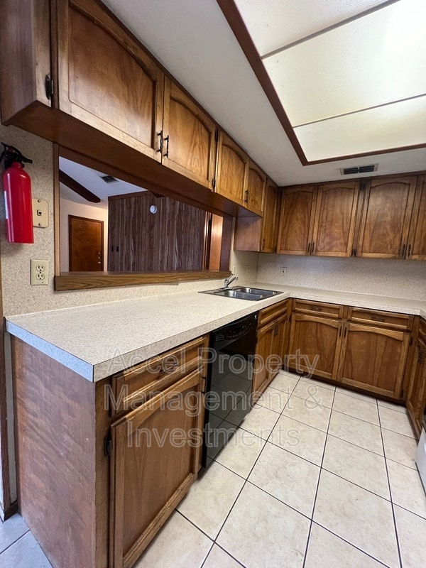 Building Photo - 2004 Lambeth Way