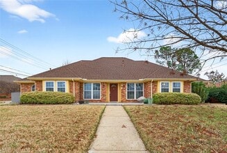 Building Photo - 2032 Briar Trail