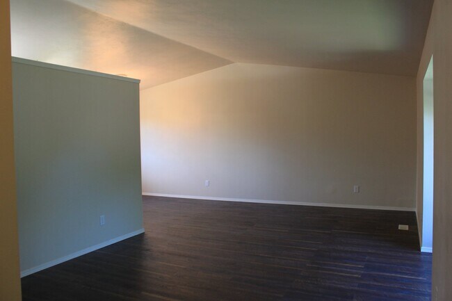 Building Photo - 2130 Crystal River Dr