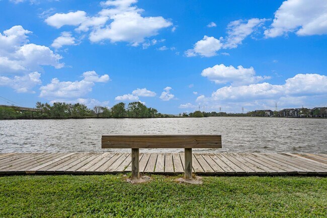 Primary Photo - 18800 Egret Bay Blvd