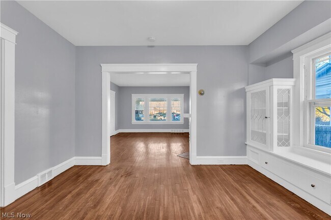 Building Photo - 1239 W 115th St