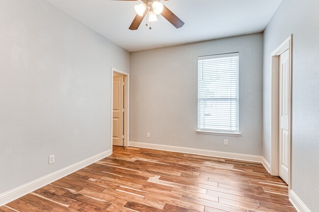 Building Photo - 2712 Merida Ave