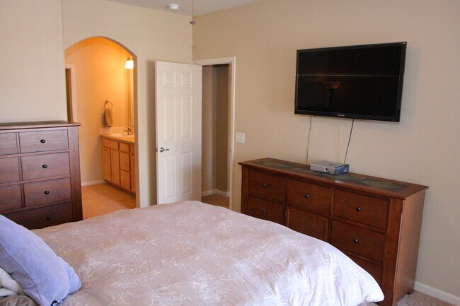 Building Photo - 2421 Owens Ave