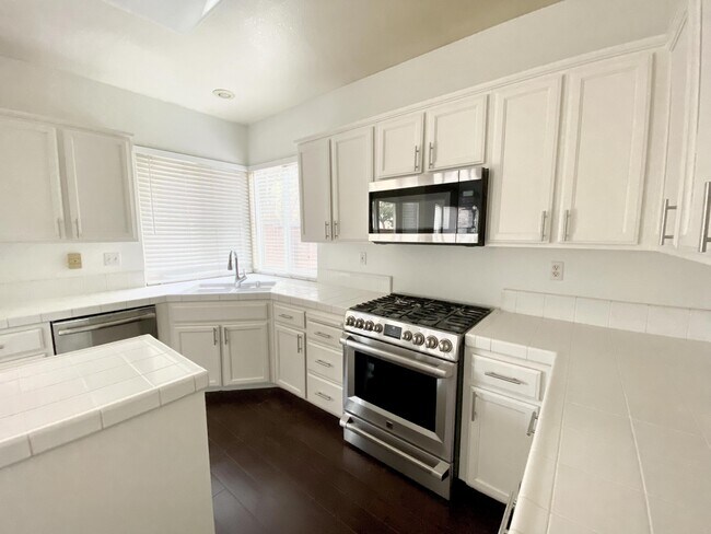 Building Photo - 67 Primrose Ct