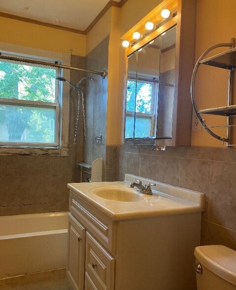 Building Photo - 52 Sacramento St