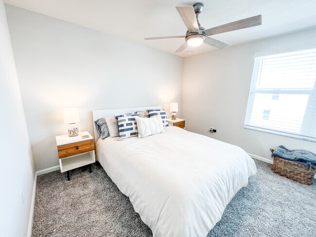 Building Photo - 3937 SE Mentmore Ln