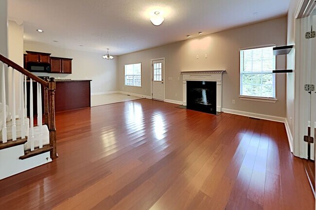 Building Photo - 844 Daybreak Dr