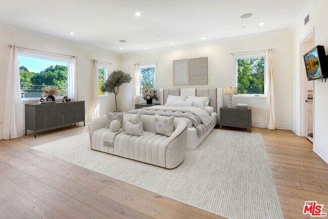 Building Photo - 391 S Saltair Ave