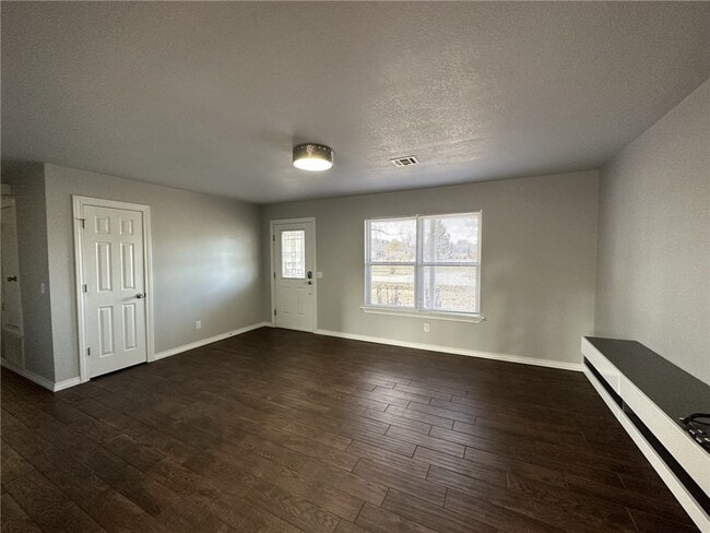 Building Photo - 1004 SE 4th St