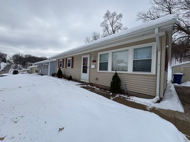 Primary Photo - 3 bedroom 1 bath home in Davenport