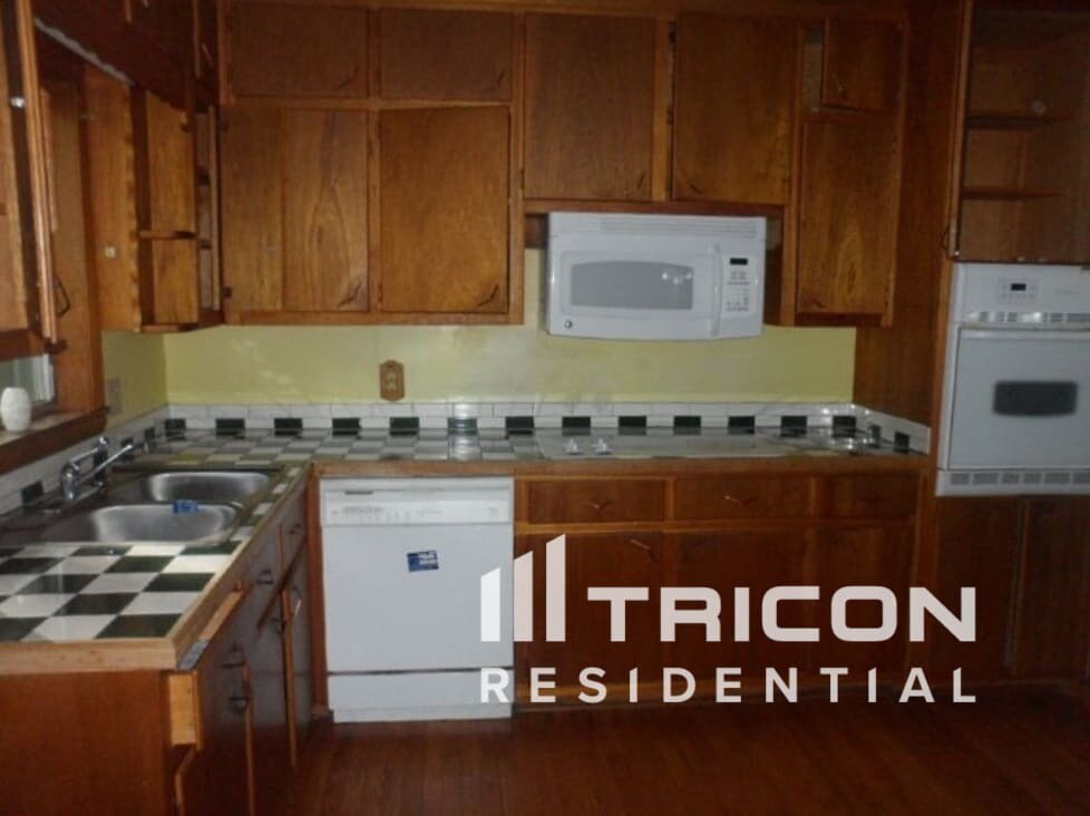 Building Photo - 2087 Meadowbrook Dr SW