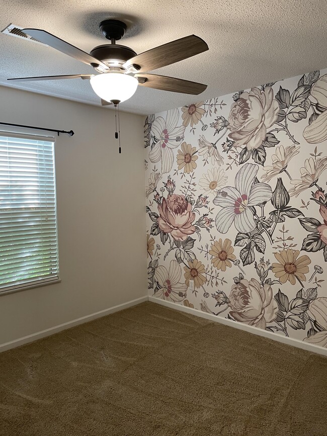 Building Photo - 512 Lejeune Dr