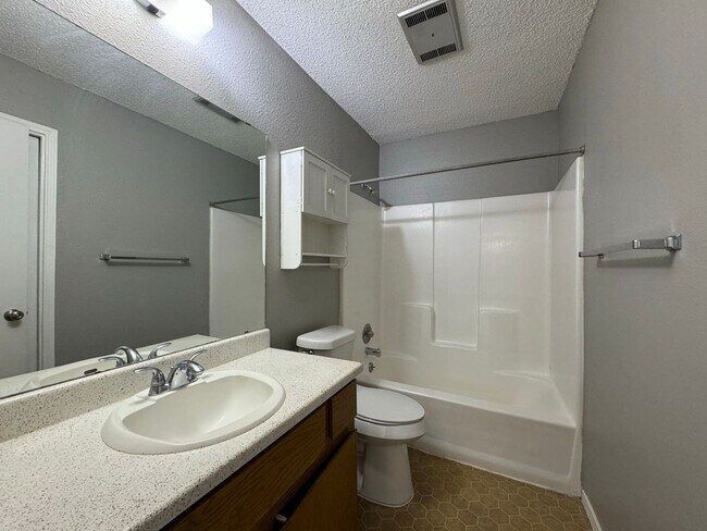 Building Photo - Hambledon