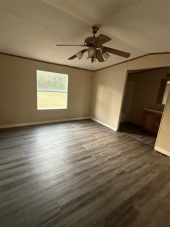 Building Photo - 144 Private Road