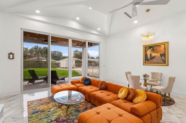 Building Photo - 202 SE 4th St