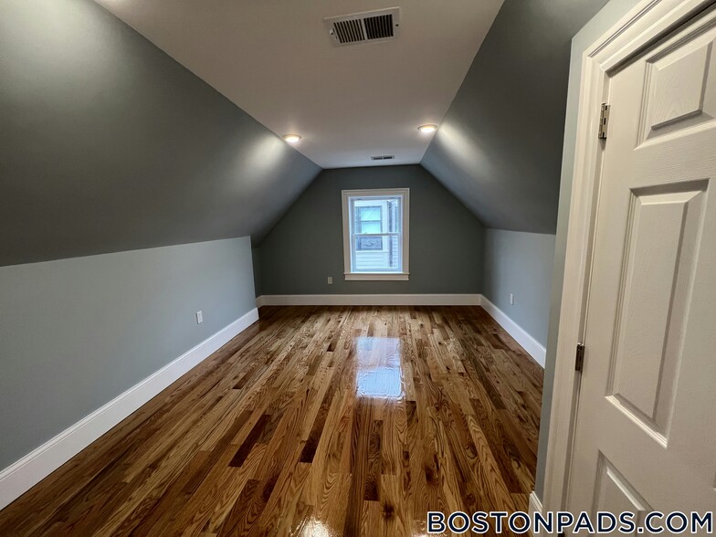 Building Photo - 158 Morrison Ave