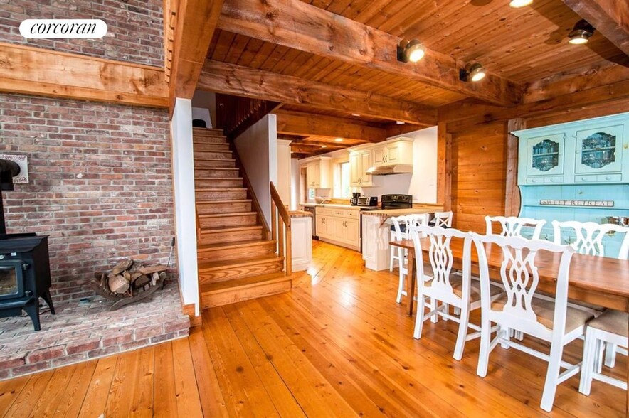 Building Photo - 882 Springs Fireplace Rd