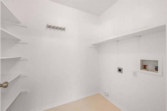 Building Photo - 1103 Deerhound Pl