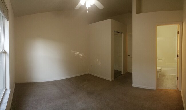 Building Photo - 3543 SW 30th Way
