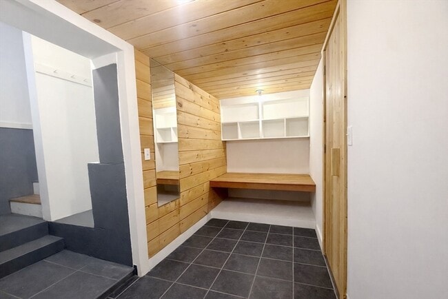 Building Photo - 172 Maplewood St