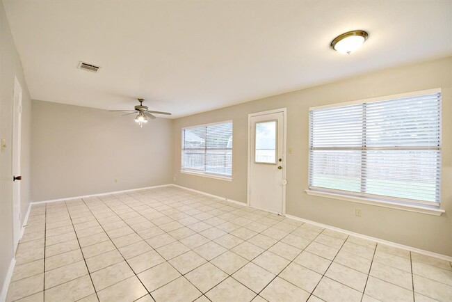 Building Photo - 12801 Margit Dr