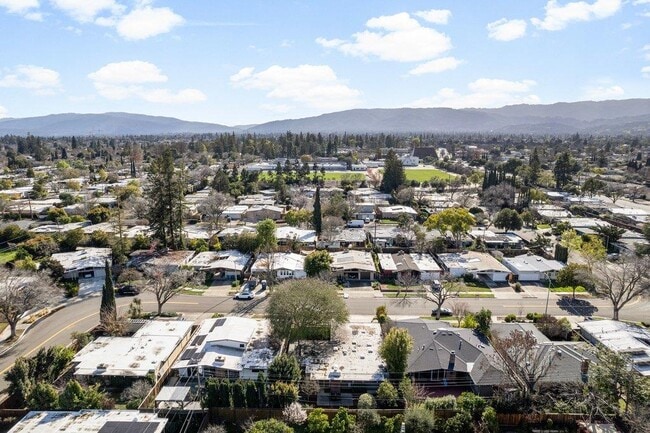 Building Photo - 729 Stendhal Ln